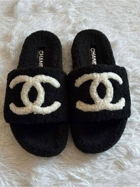 CHANEL Black Slides with White CC Shearling Logo